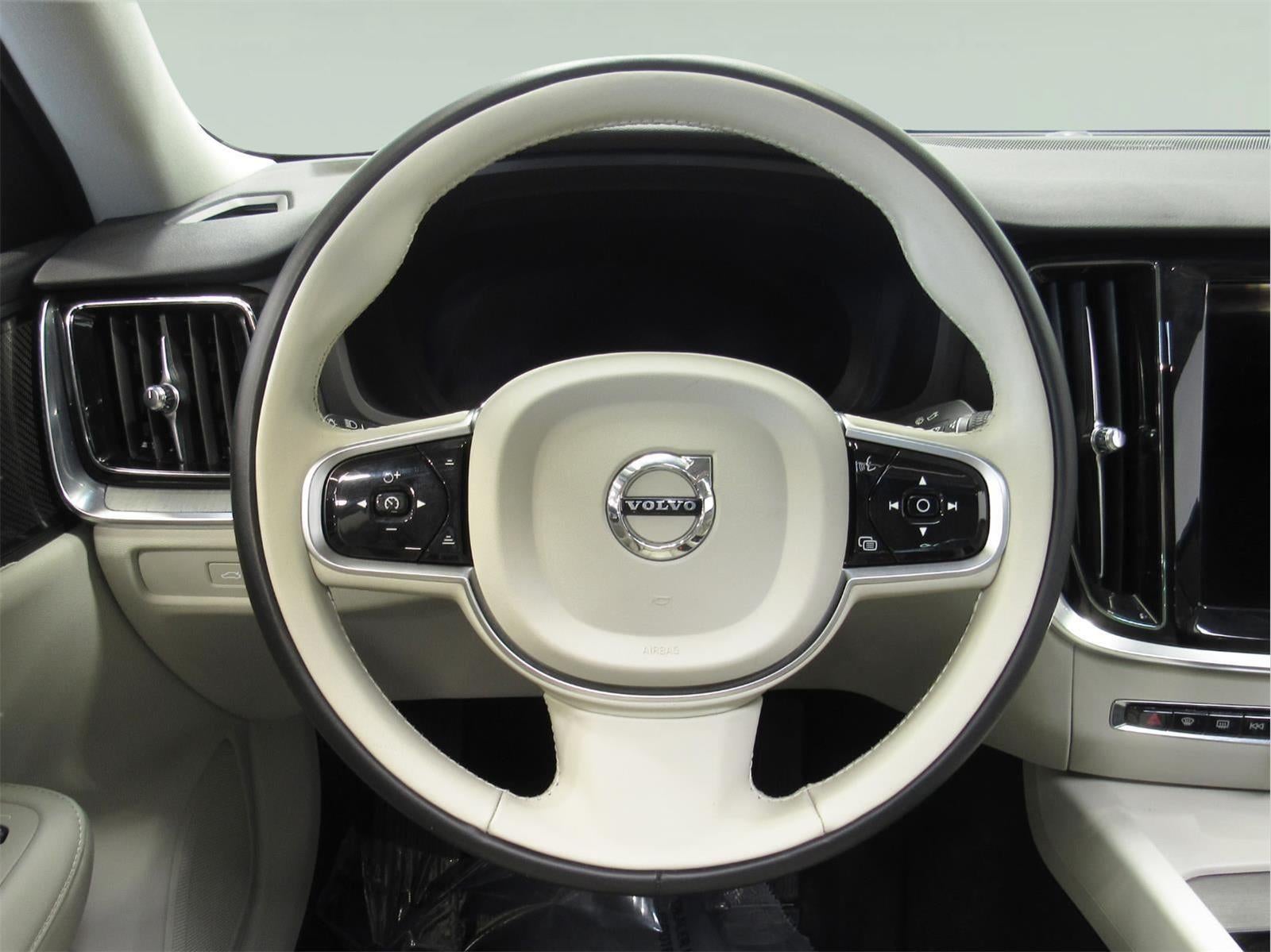 2023 Volvo S60 B5 Plus Dark Theme