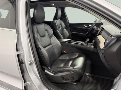 2021 Volvo XC60 T6 Momentum
